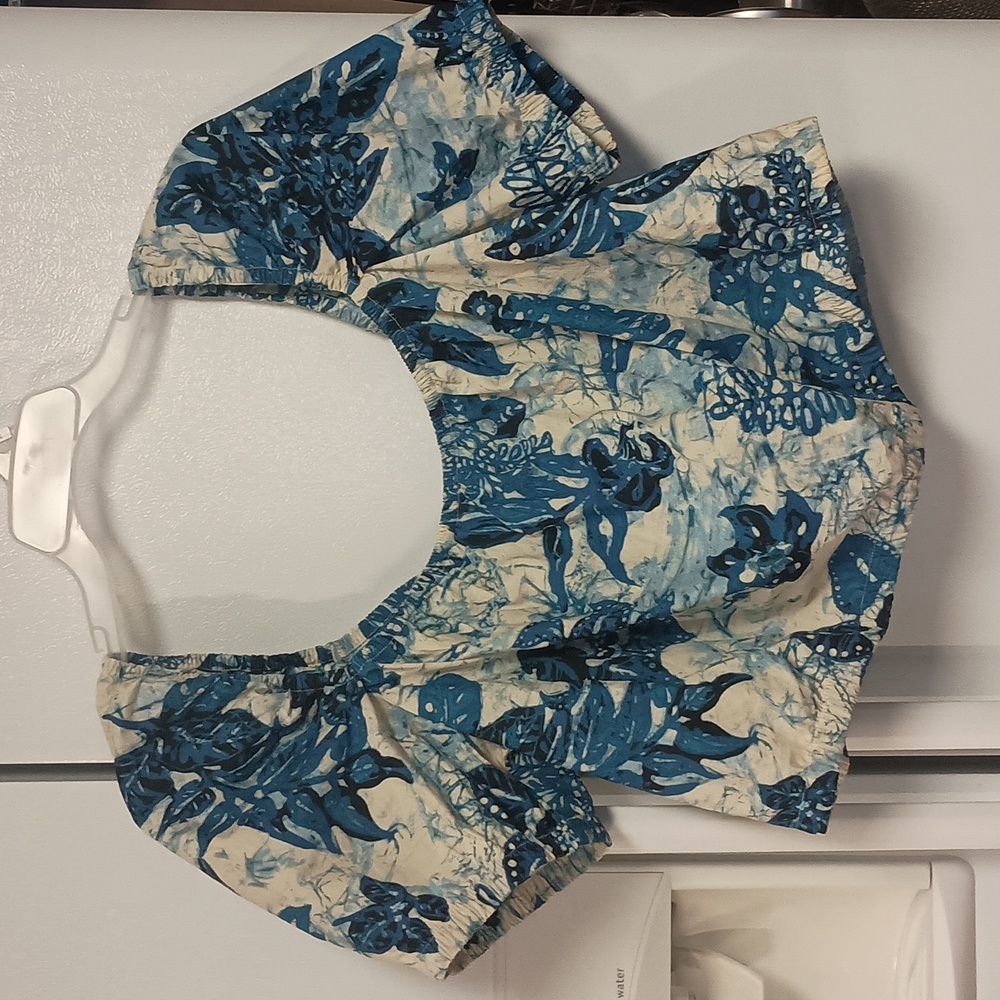 H&M Blue and White Floral Crop Top Size XL